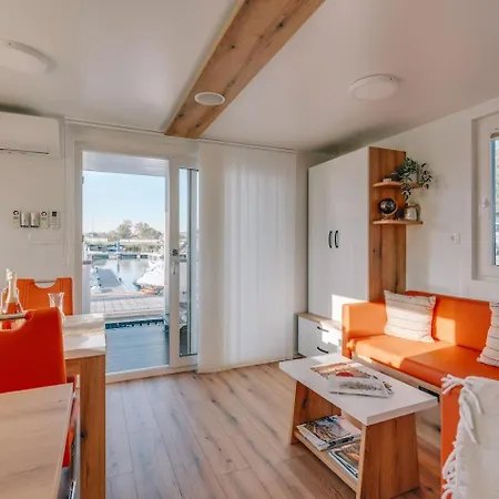Fenyves Yacht Club Superior