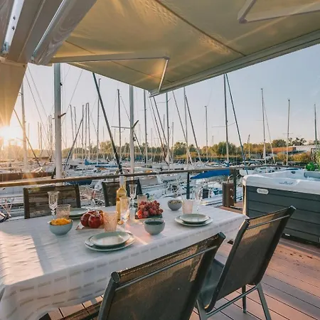 Hotel Fenyves Yacht Club Superior
