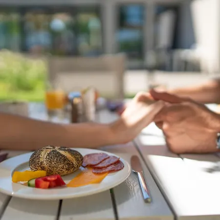 Отель Fenyves Yacht Club Superior 3*