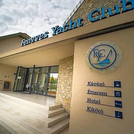 Fenyves Yacht Club Superior بالاتونفينيفيس